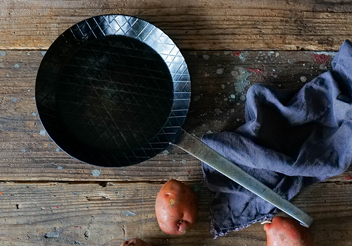 男たちの料理道具#16　「タークのクラシック鉄フライパン」一生使える質実剛健な逸品