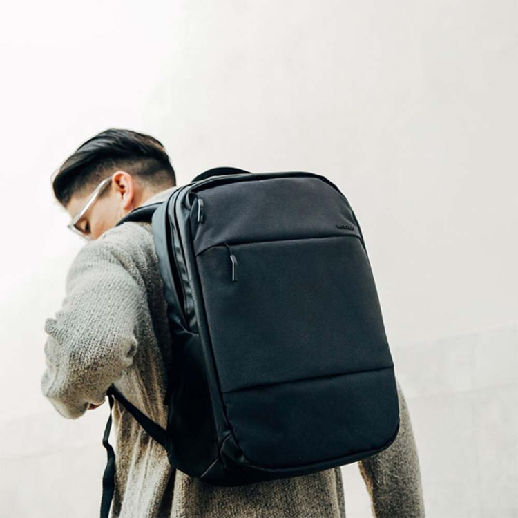 【アップルユーザーは要チェック】Incase City Compact Backpack