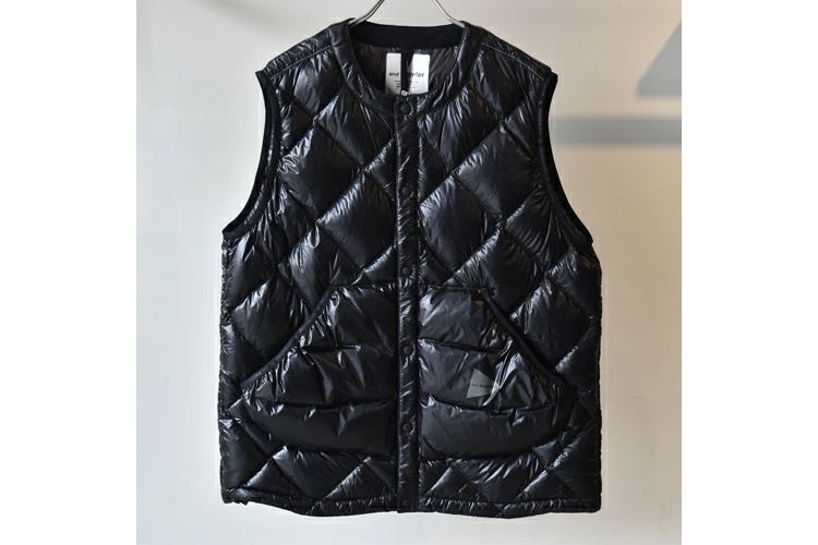 and wander（アンドワンダー）diamond stitch down vest