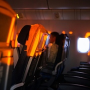 飛行機で人気の便利グッズ25選！機内を快適に過ごせるアイテムを紹介