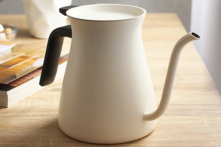 18. キントー プアオーバーケトル 900ml【継ぎ目のない美しいデザイン】