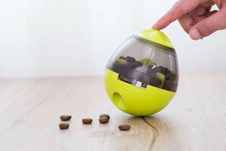 24. 知育 おやつボール【暴飲暴食を防げて愛猫の1人遊びに最適】