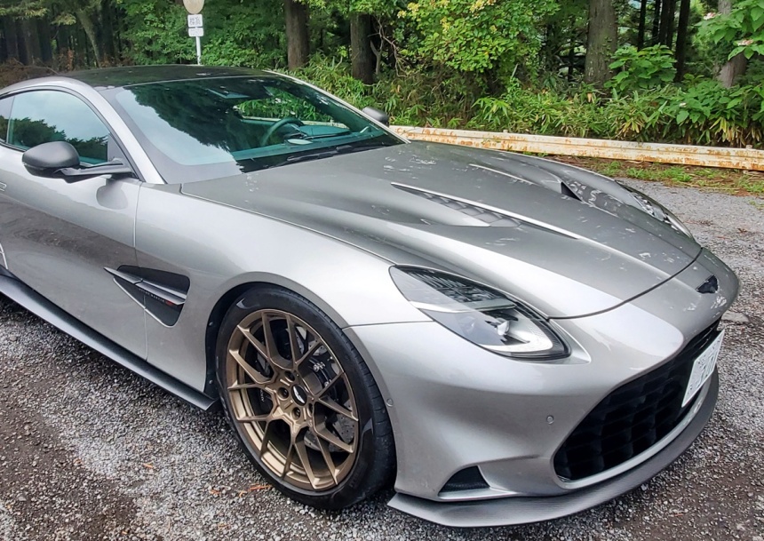 ジェントルにして猛獣。ヴァンキッシュという“二面性の美学”【アストンマーティン試乗レポ】