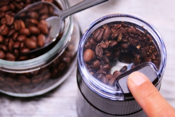 人気の電動コーヒーミル25選！お洒落な製品や選び方も解説