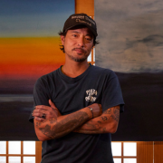 漆喰と藍で世界を描く守谷玲太の選ぶ、“つくり手の温度”を感じるギフト

