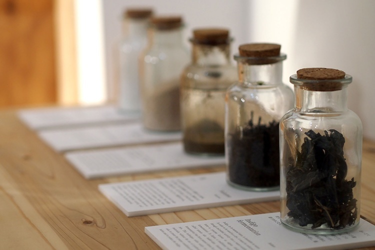 蒅、ふすま、貝灰など