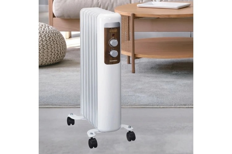 4. ROOMMATE オイルヒーター RM-241H 【コンパクトなサイズ感で移動もスムーズ】