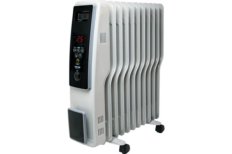 8. TEKNOS オイルヒーター 11枚フィン デジタル表示 TOH-D1101【室内を乾燥させずじんわり温める】