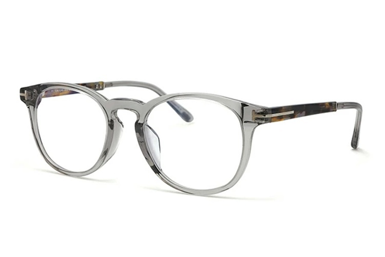 2. TOM FORD TF5891-FB_020【幅広いシーンで使いやすいデザイン】