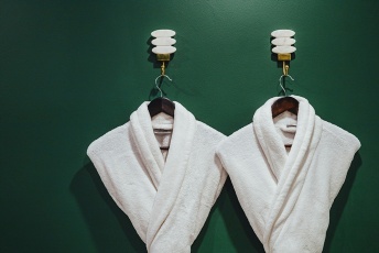 【メンズ】バスローブおすすめ25選｜人気モデルの選び方も紹介