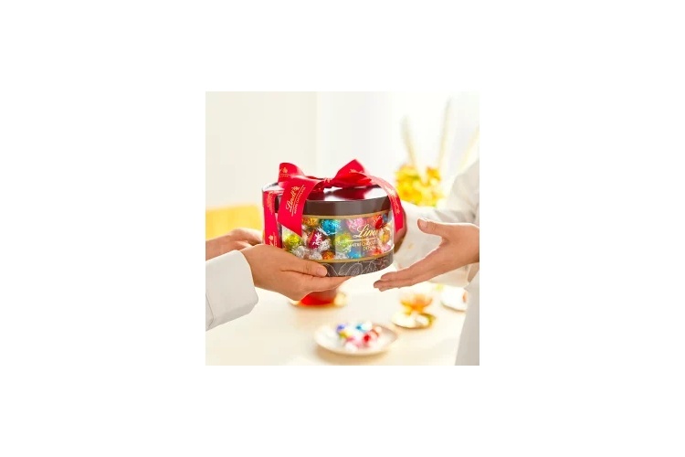 Lindt リンドール ギフトボックス 31個入り