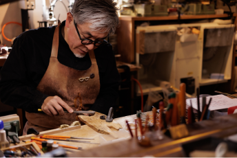 一年待っても、手に入れたい顔。川越の路地裏で仕立てる、一生ものの眼鏡フレーム| #LOCAL GOODA