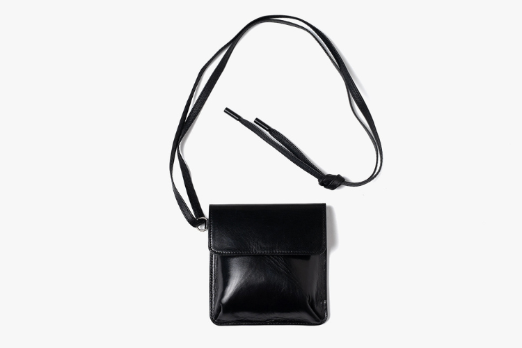 UNDECORATED（アンデコレイテッド）LEATHER POCKET BAG