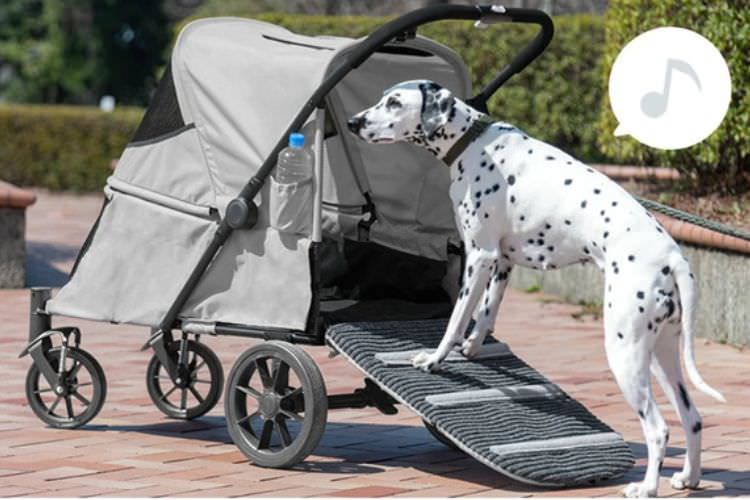 24. シニア犬も安心 スロープ付き ペットカート