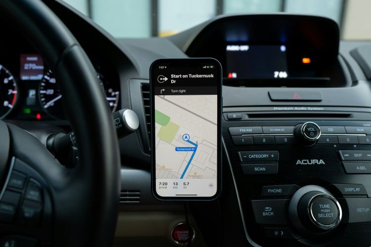 車用スマホホルダーの選び方の4ポイント