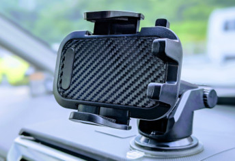 車載用スマホホルダーのおすすめ25選｜選び方・タイプ別に解説