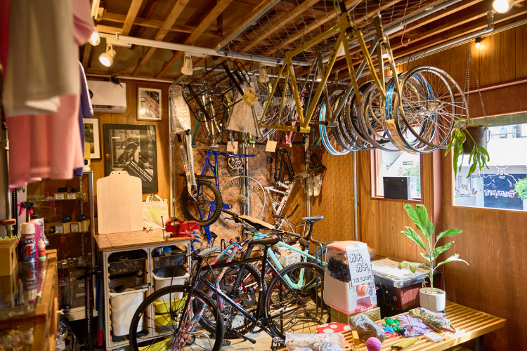 tempra cycle店内