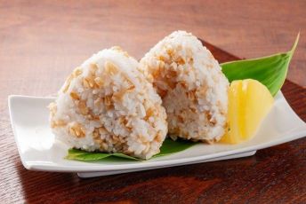 米屋で培った技術で開発。「山川食糧オートミール研究所」の「オーツ麦ご飯の素」で手軽に始める健康習慣
