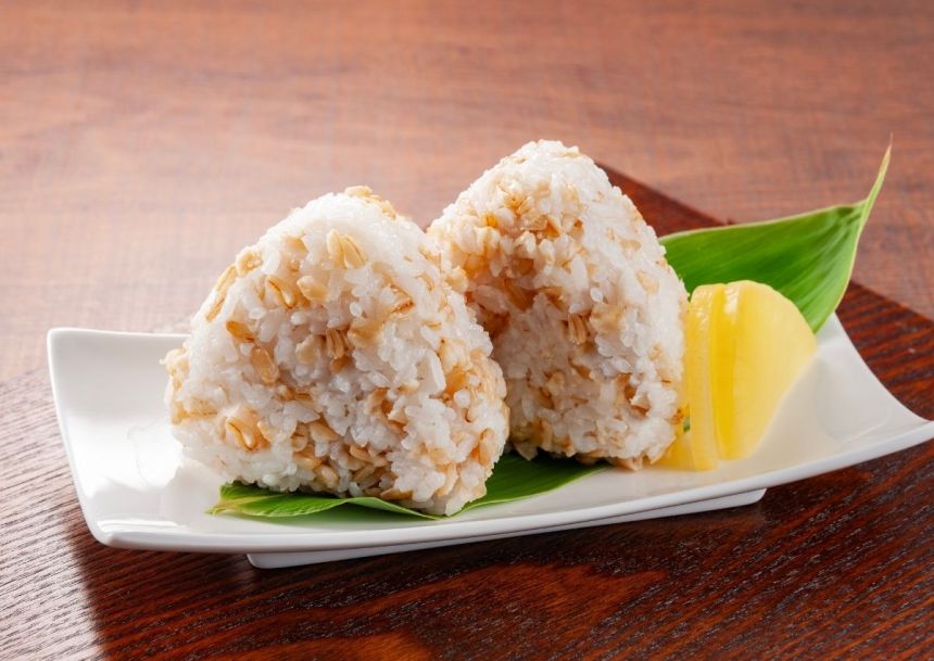 米屋で培った技術で開発。「山川食糧オートミール研究所」の「オーツ麦ご飯の素」で手軽に始める健康習慣