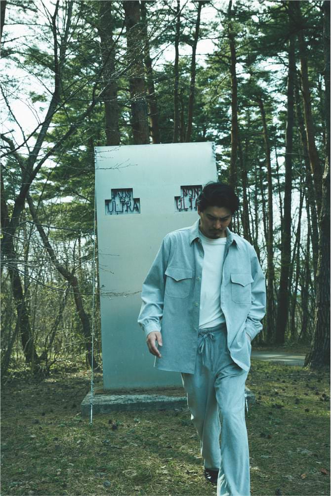 若江漢字《森にある壁》2004年