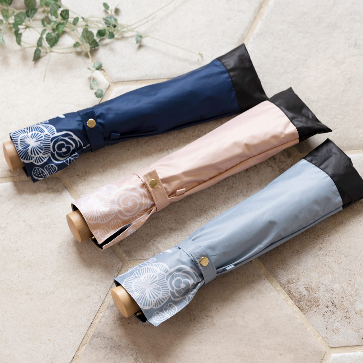 UV遮熱遮光折傘 (晴雨兼用) 3,290円