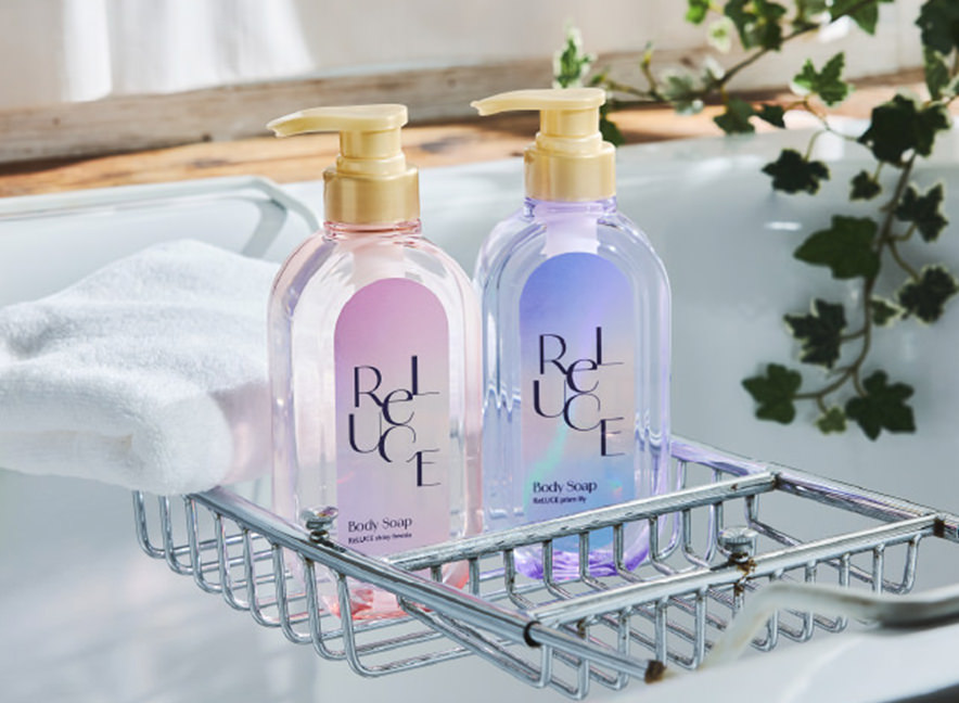 パフュームボディソープ
シャイニーフリージア＆プリズムリリー 990円