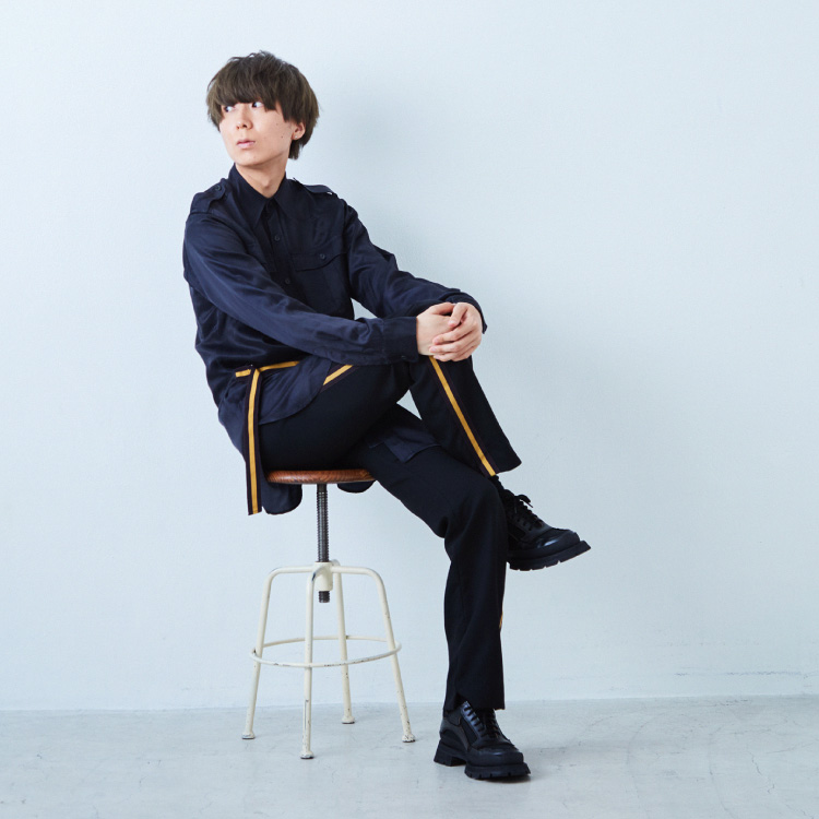 川谷絵音に聞く「シャツ」へのこだわりと濡れゆく私小説｜メンズライフ