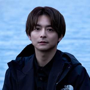 フォーマルな装いに機能性をプラスオン 小池徹平が着こなす 春のアウトドアmix メンズライフスタイルwebマガジン Gooda グーダ