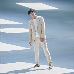 永山瑛太が着る アートが似合う大人になれる春コーデ｜メンズライフ 