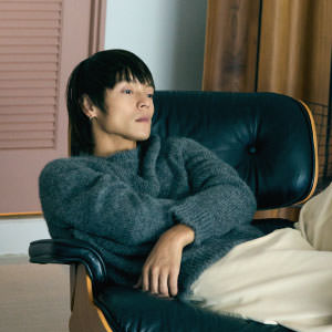 sacai メンズ17aw フラワープリントコート　窪田正孝 窪田正孝の固執しないシンプルな生き方｜メンズライフスタイルWEB